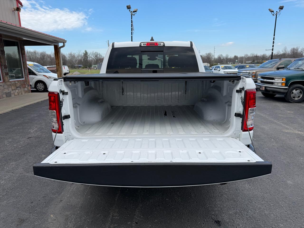 RAM 1500 Big Horn 4x4 Crew Cab 5'7" Box 2022