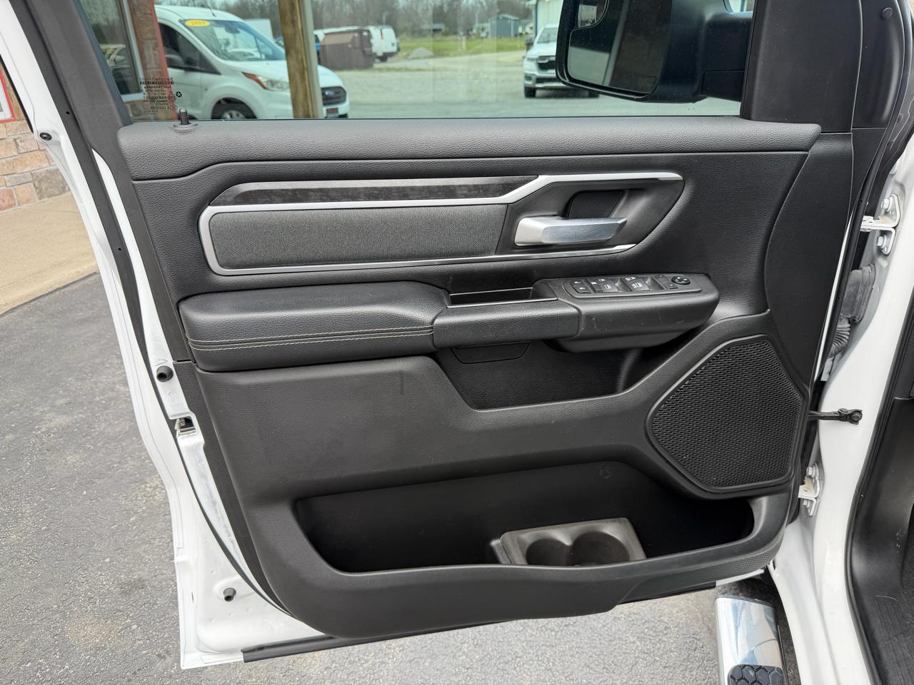 RAM 1500 Big Horn 4x4 Crew Cab 5'7" Box 2022