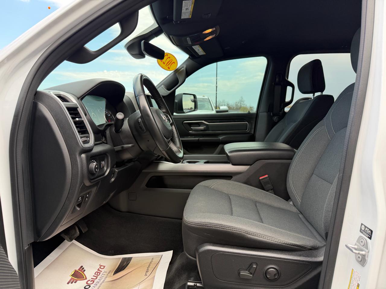 RAM 1500 Big Horn 4x4 Crew Cab 5'7" Box 2022