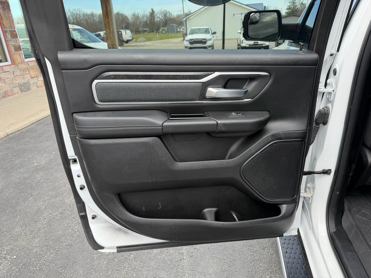 RAM 1500 Big Horn 4x4 Crew Cab 5'7" Box 2022