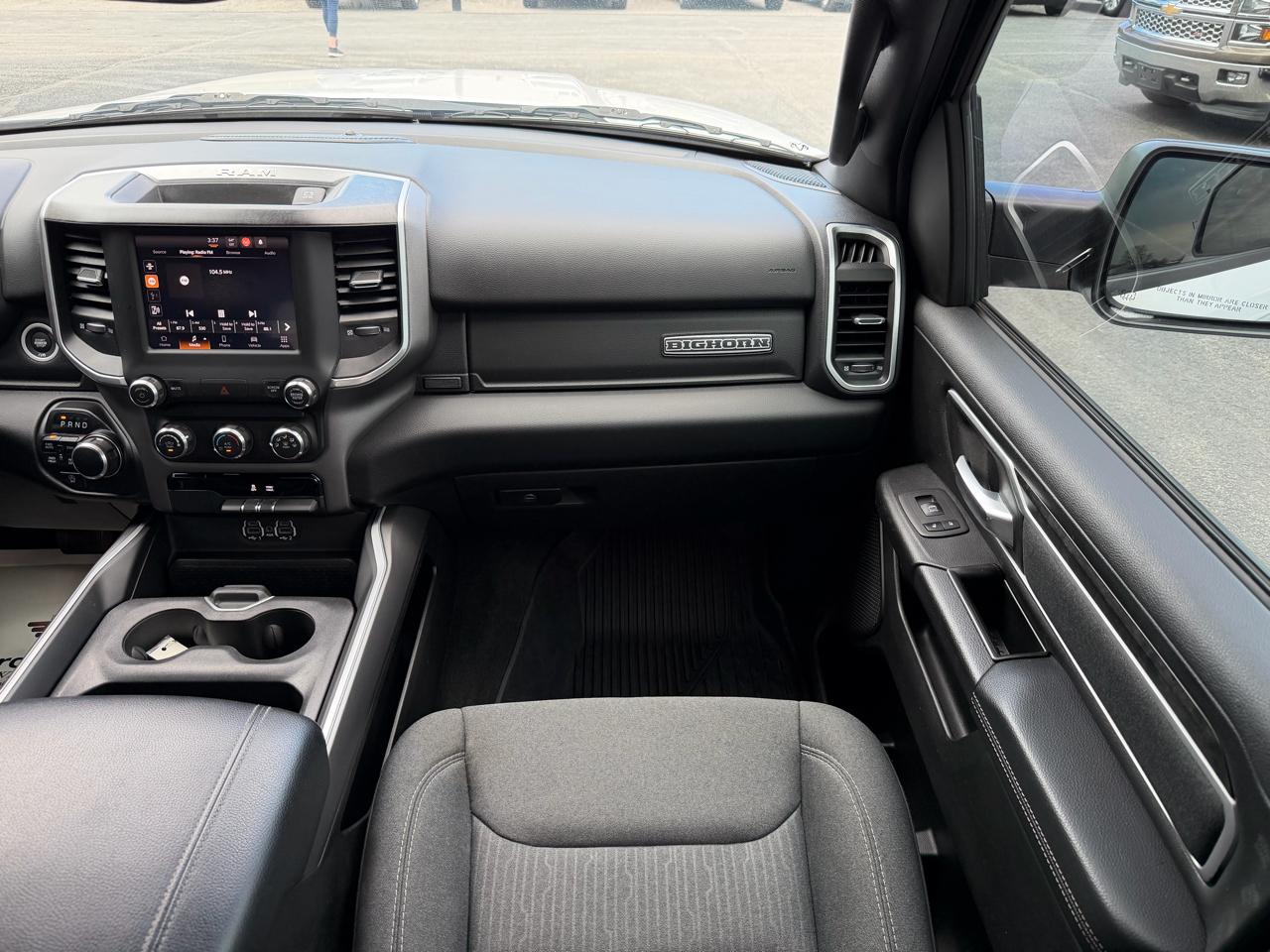 RAM 1500 Big Horn 4x4 Crew Cab 5'7" Box 2022