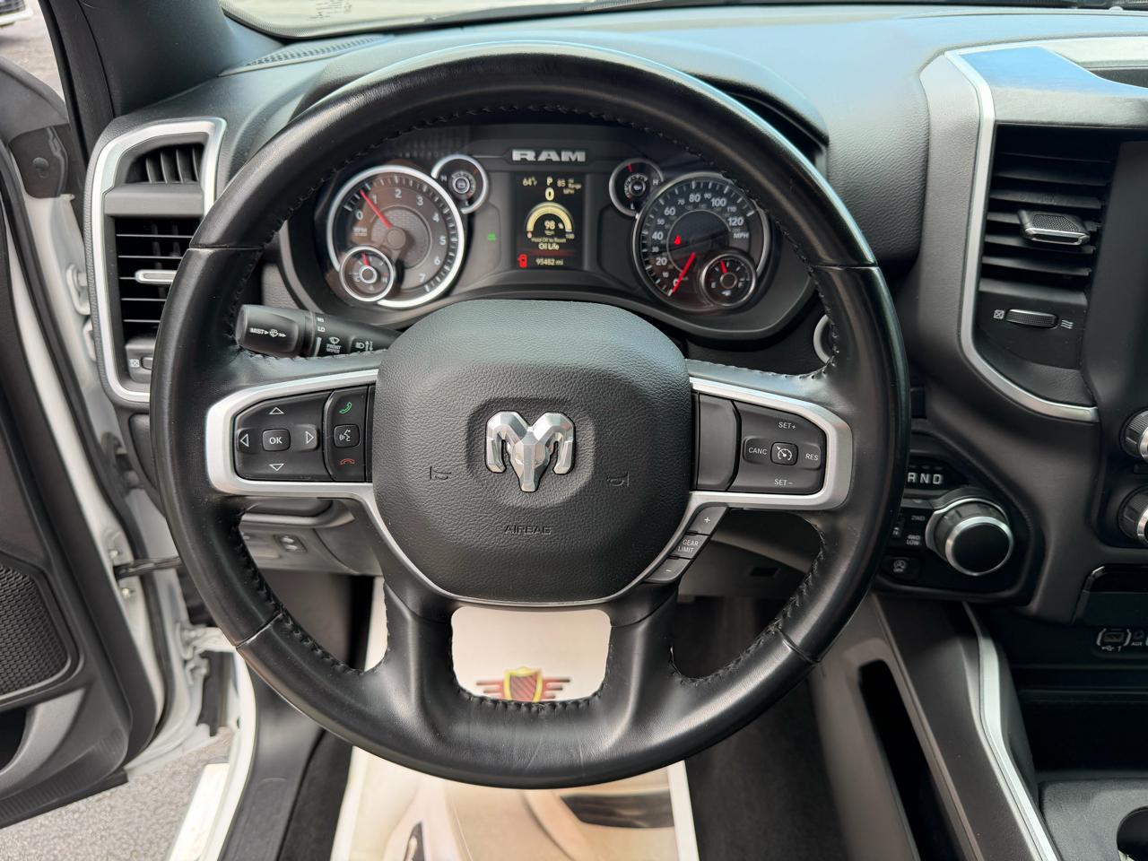 RAM 1500 Big Horn 4x4 Crew Cab 5'7" Box 2022