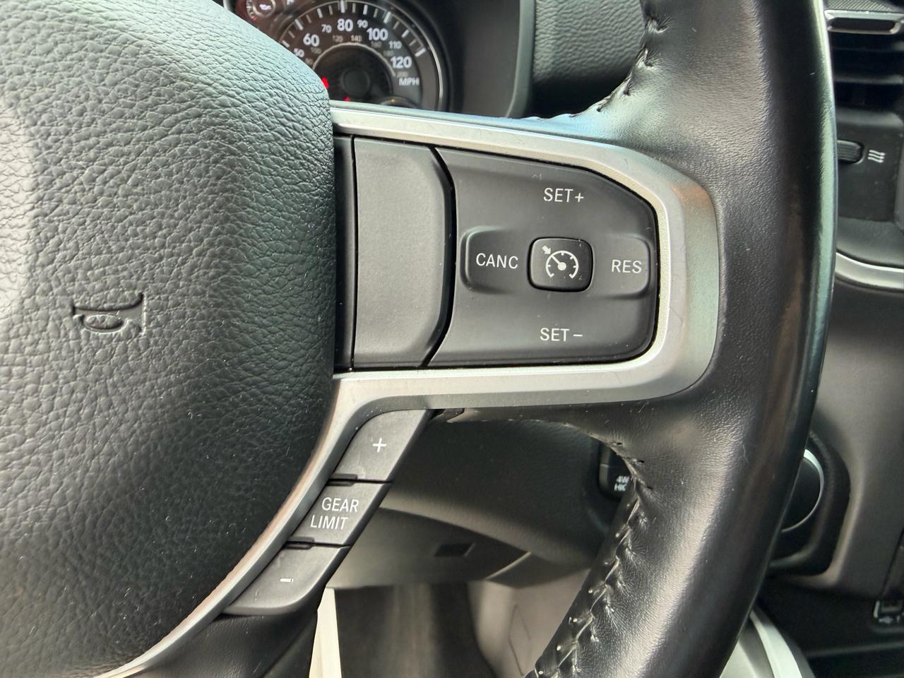 RAM 1500 Big Horn 4x4 Crew Cab 5'7" Box 2022