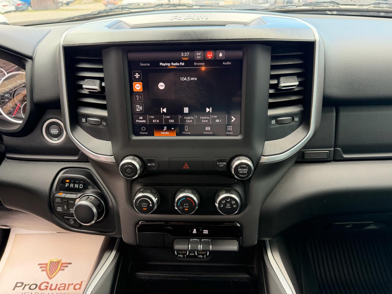 RAM 1500 Big Horn 4x4 Crew Cab 5'7" Box 2022