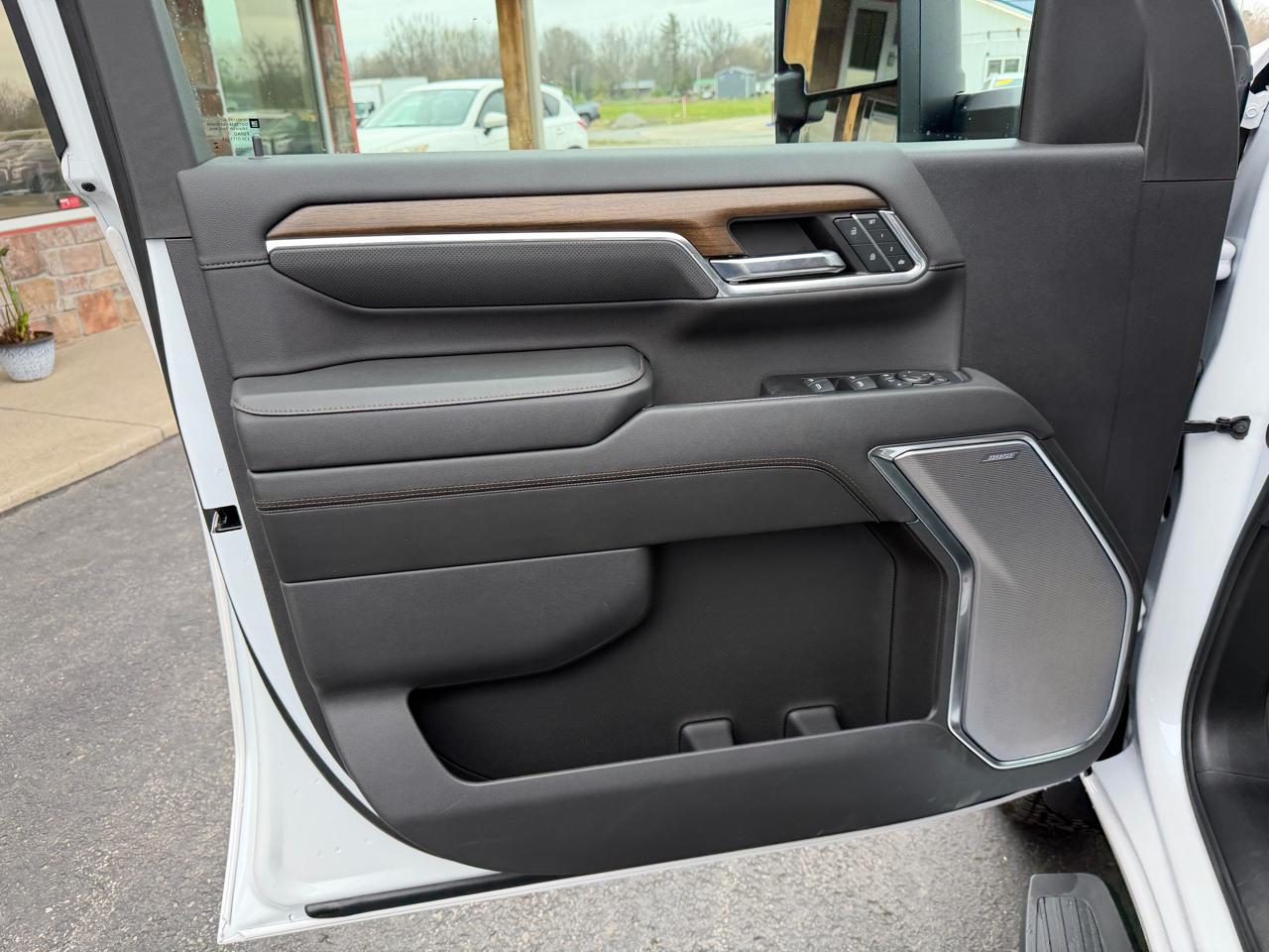 Chevrolet Silverado 2500HD 4WD Crew Cab 159" High Country 2024