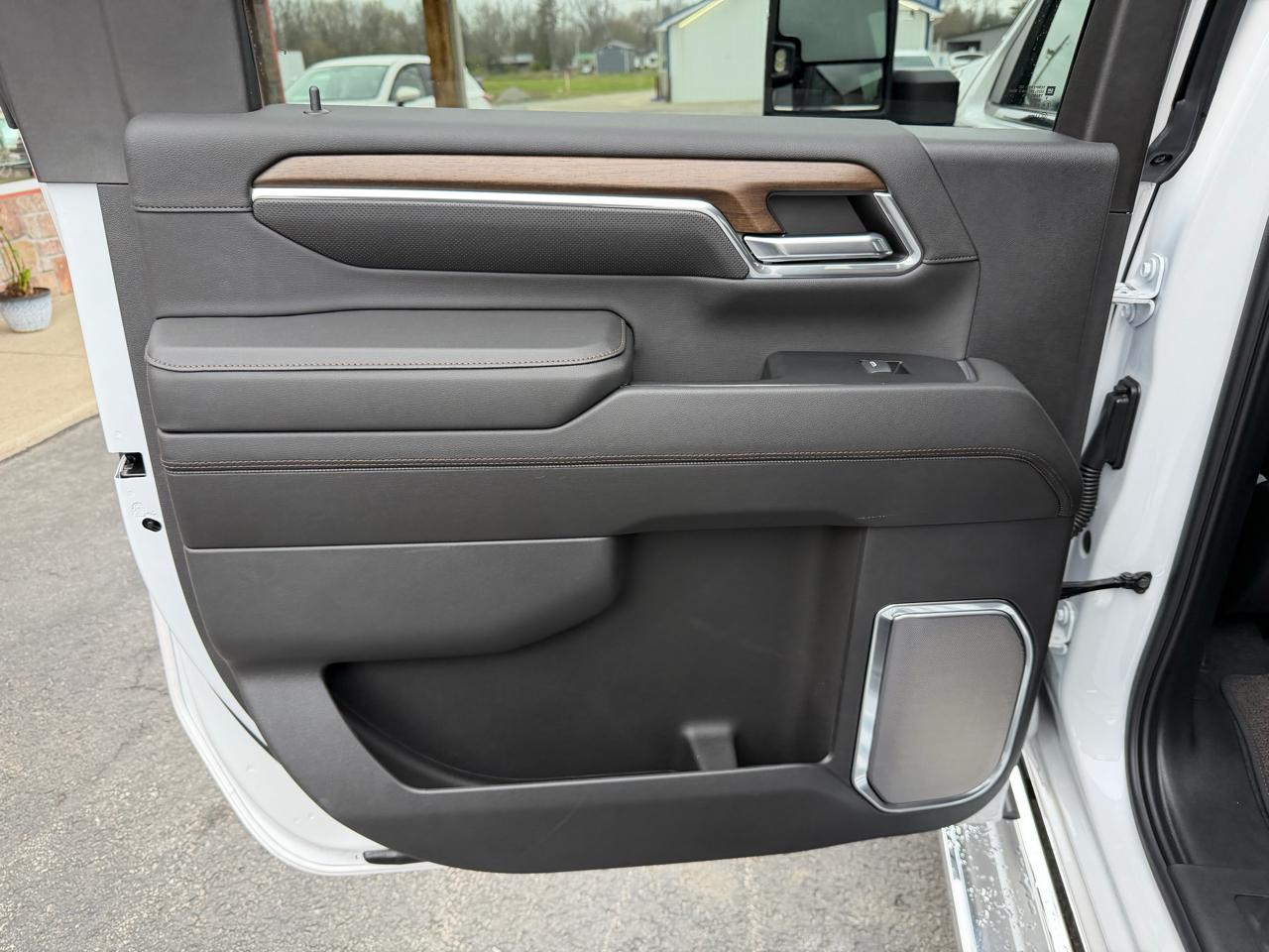 Chevrolet Silverado 2500HD 4WD Crew Cab 159" High Country 2024