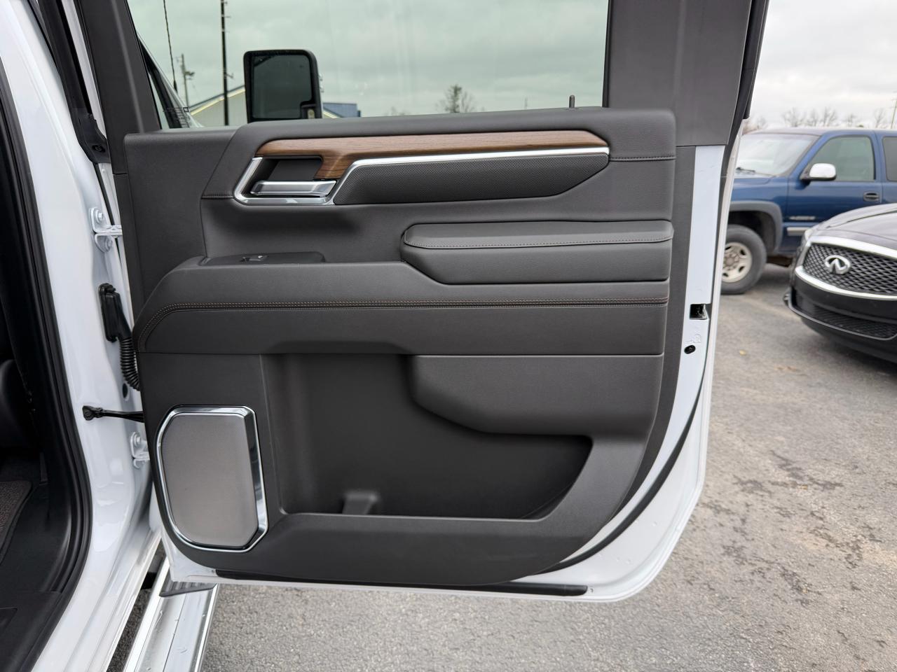 Chevrolet Silverado 2500HD 4WD Crew Cab 159" High Country 2024