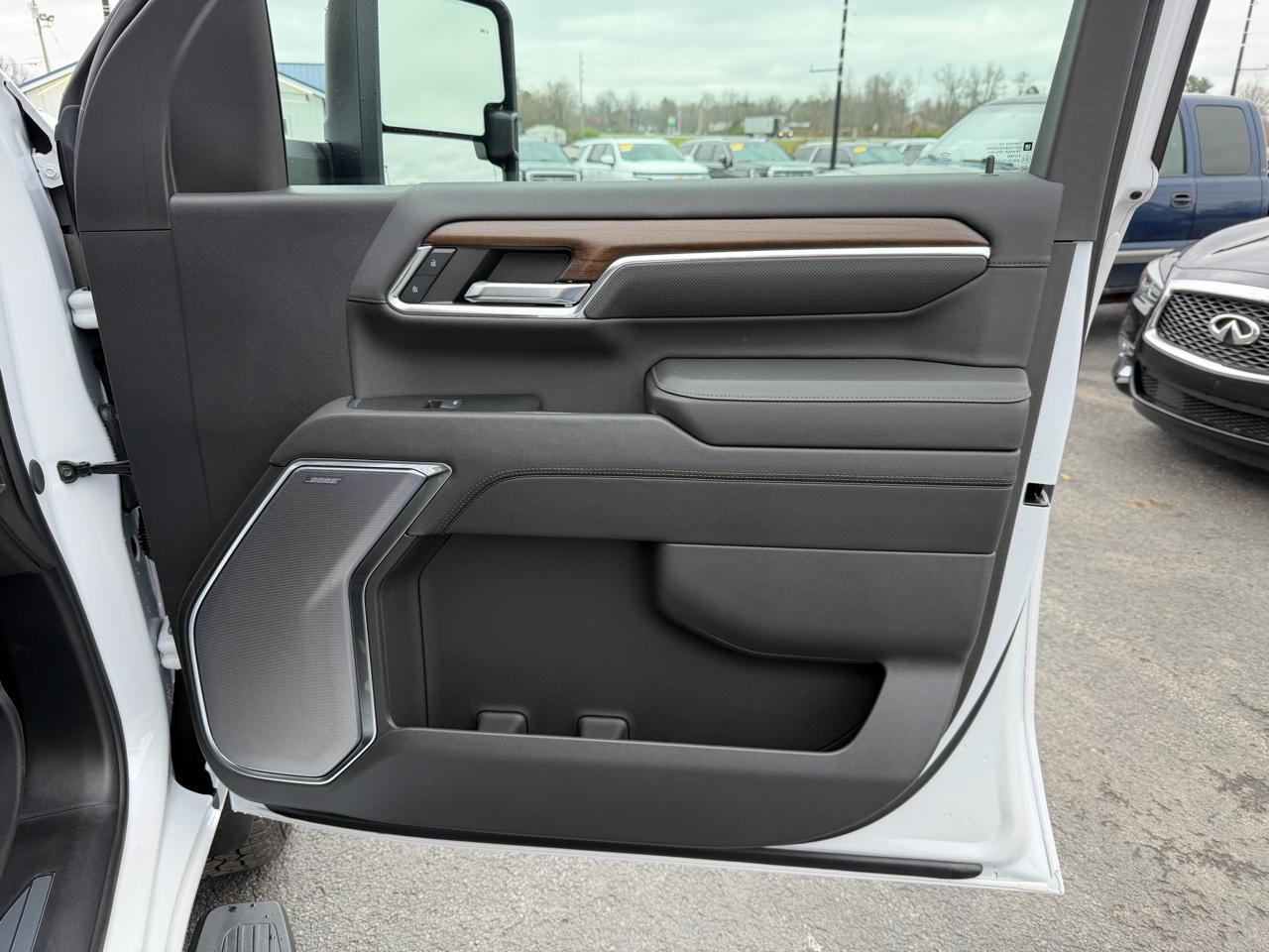 Chevrolet Silverado 2500HD 4WD Crew Cab 159" High Country 2024