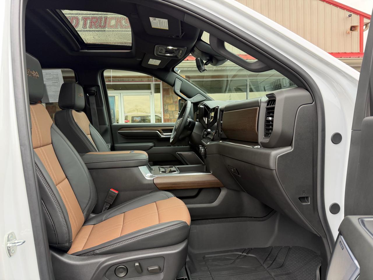 Chevrolet Silverado 2500HD 4WD Crew Cab 159" High Country 2024