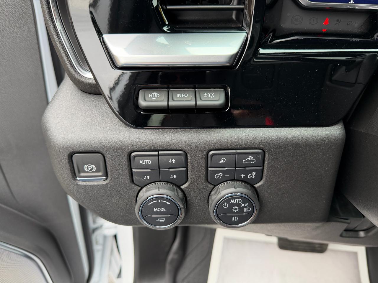 Chevrolet Silverado 2500HD 4WD Crew Cab 159" High Country 2024