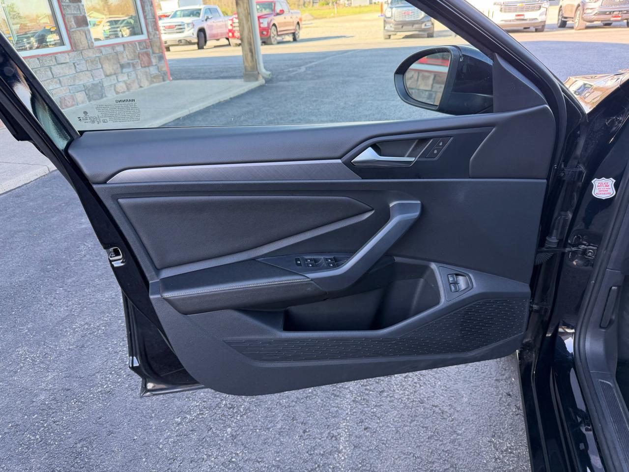 Volkswagen Jetta SE Auto 2024