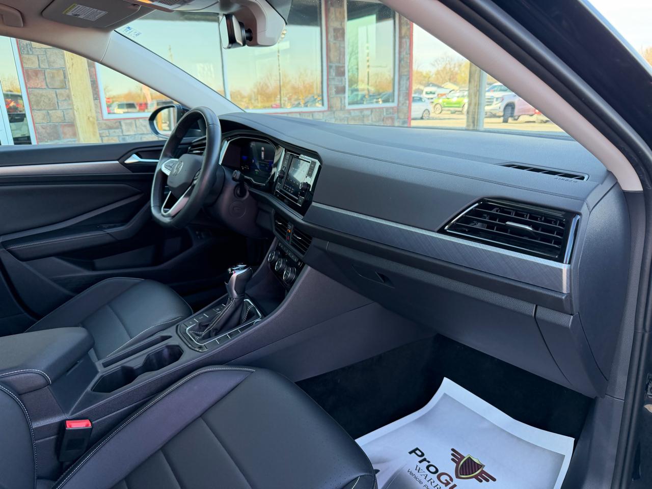 Volkswagen Jetta SE Auto 2024