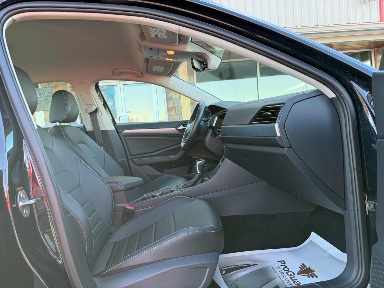 Volkswagen Jetta SE Auto 2024