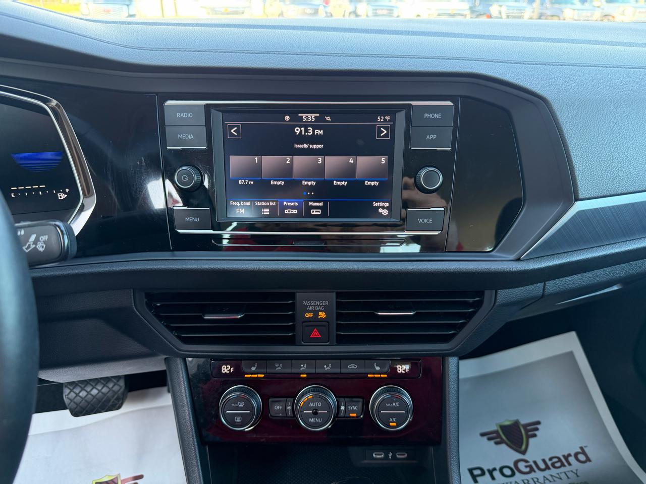 Volkswagen Jetta SE Auto 2024