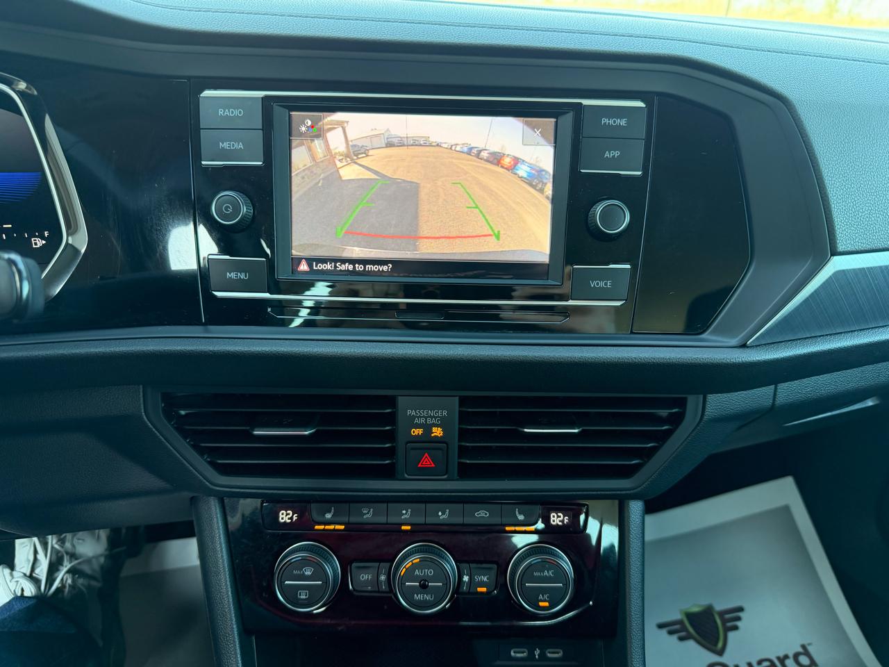 Volkswagen Jetta SE Auto 2024