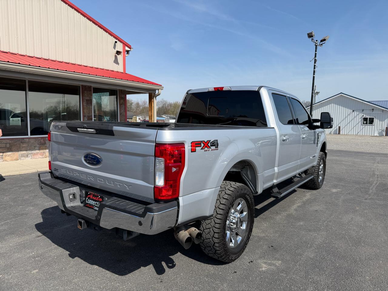 Ford Super Duty F-250 SRW Lariat 4WD Crew Cab 8' Box 2017
