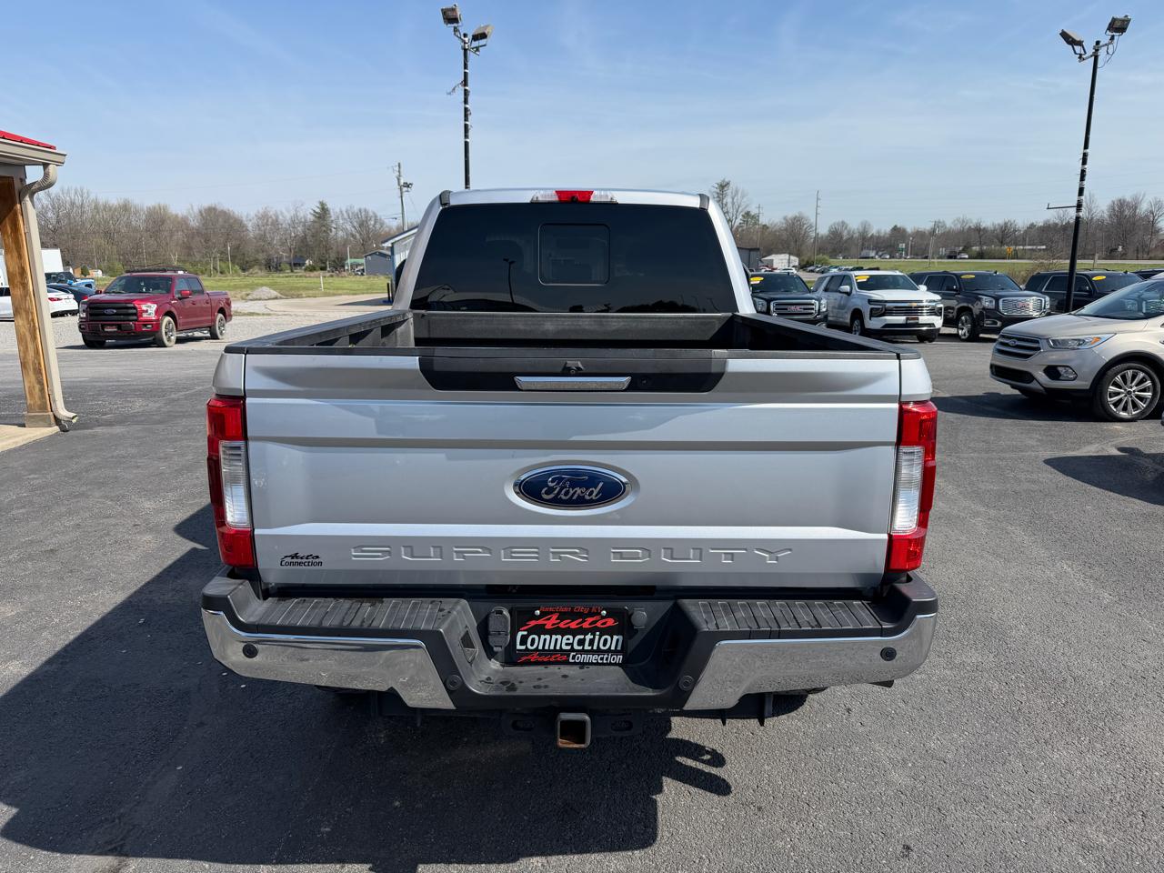 Ford Super Duty F-250 SRW Lariat 4WD Crew Cab 8' Box 2017