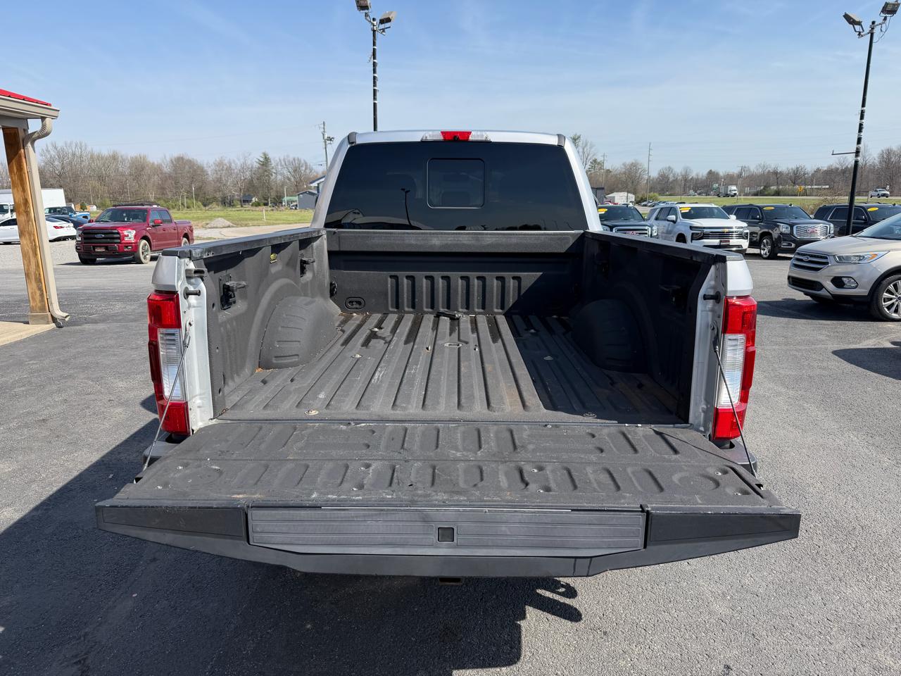 Ford Super Duty F-250 SRW Lariat 4WD Crew Cab 8' Box 2017