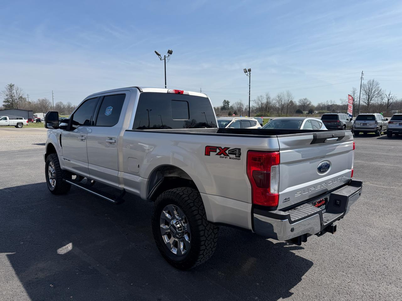 Ford Super Duty F-250 SRW Lariat 4WD Crew Cab 8' Box 2017