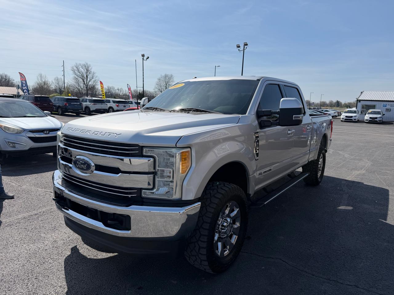 Ford Super Duty F-250 SRW Lariat 4WD Crew Cab 8' Box 2017