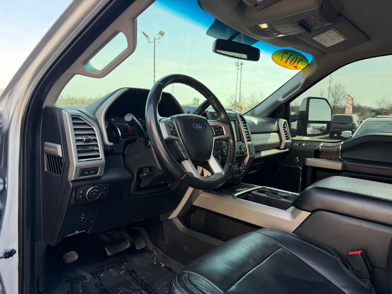 Ford Super Duty F-250 SRW Lariat 4WD Crew Cab 8' Box 2017