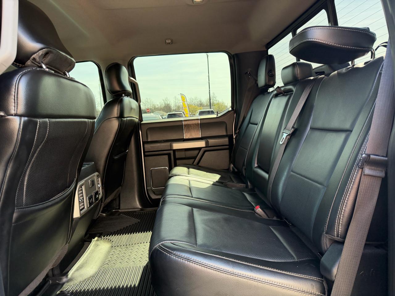 Ford Super Duty F-250 SRW Lariat 4WD Crew Cab 8' Box 2017