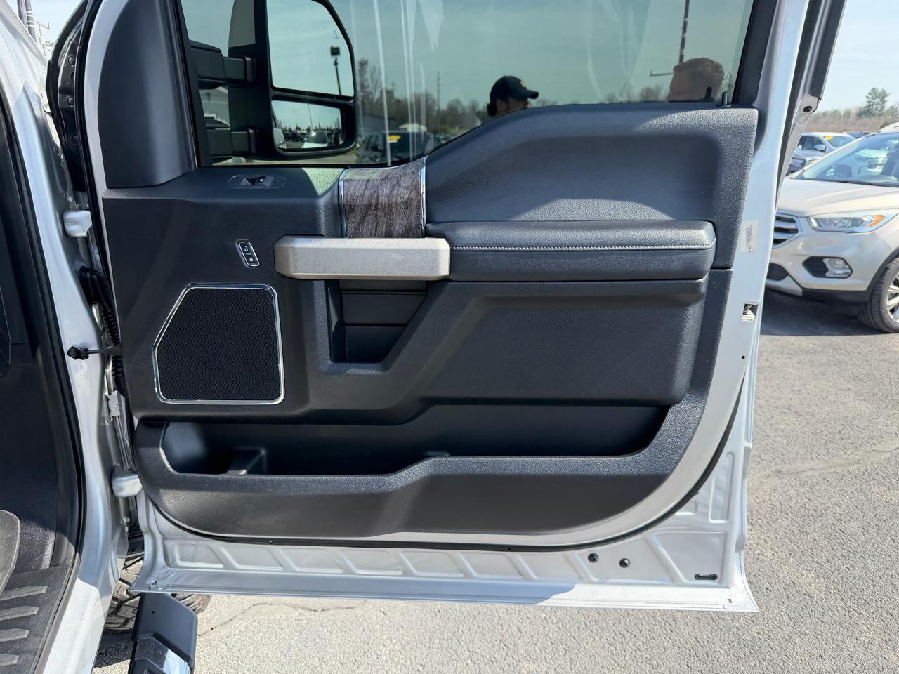 Ford Super Duty F-250 SRW Lariat 4WD Crew Cab 8' Box 2017