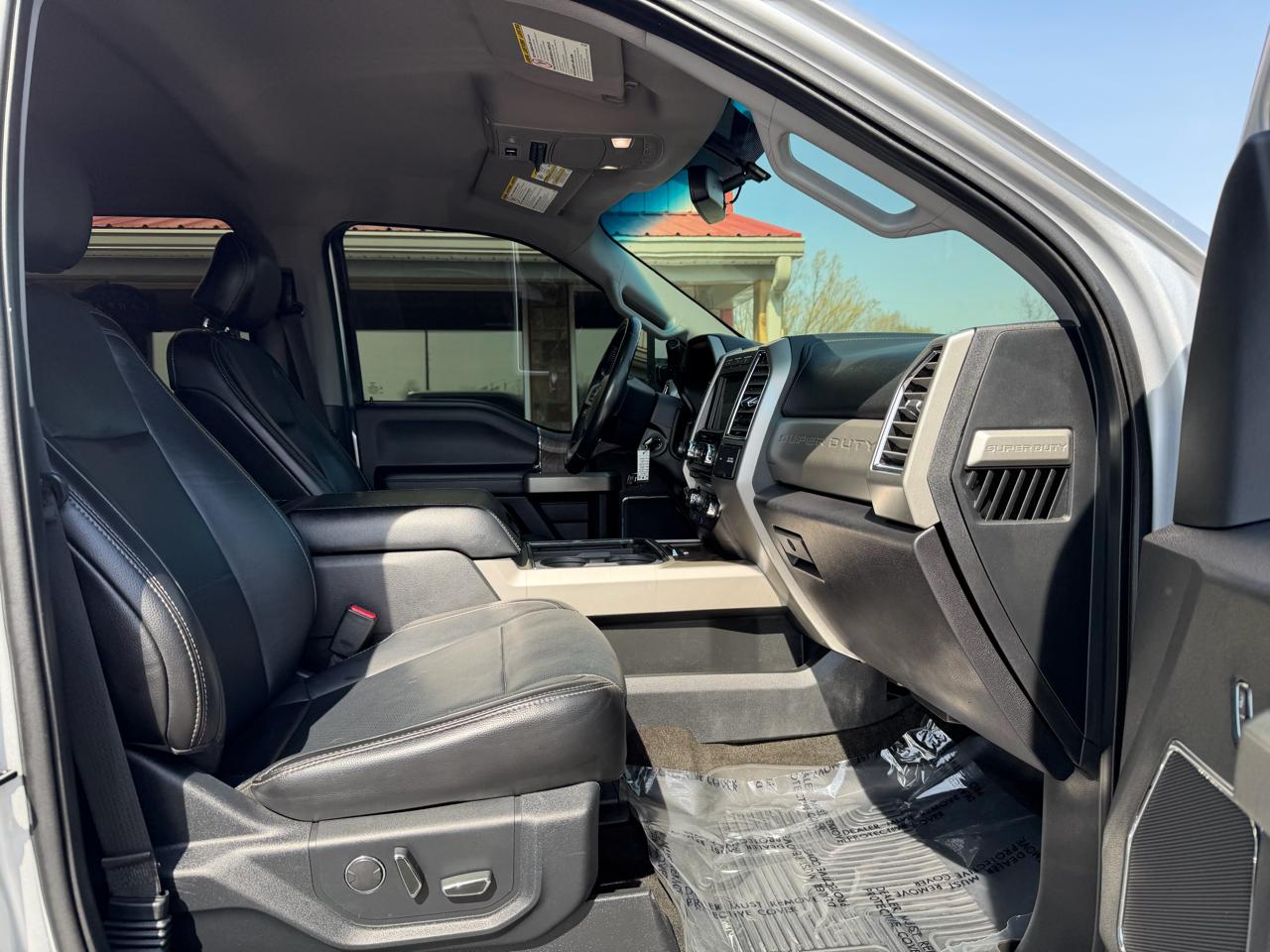 Ford Super Duty F-250 SRW Lariat 4WD Crew Cab 8' Box 2017