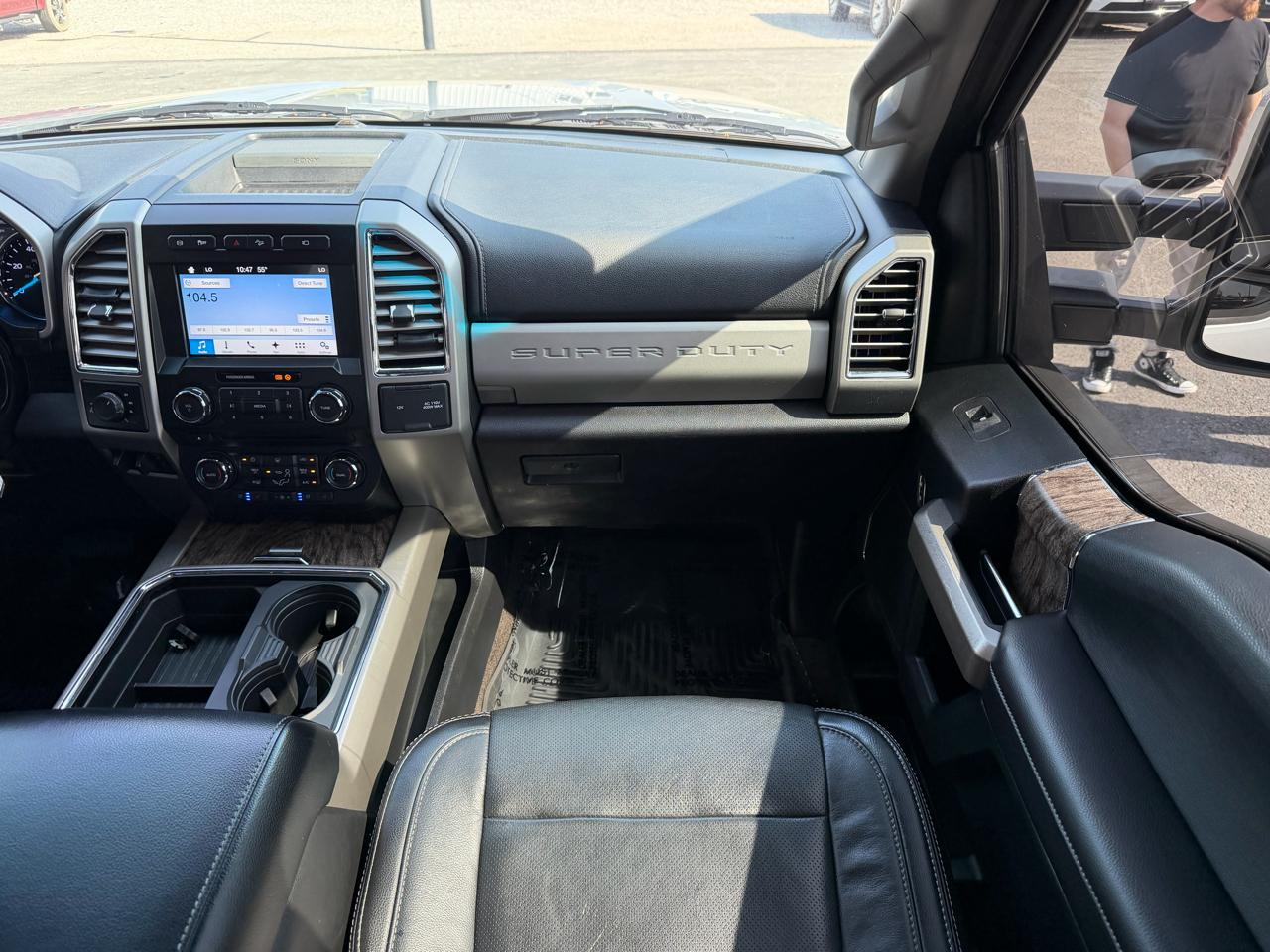 Ford Super Duty F-250 SRW Lariat 4WD Crew Cab 8' Box 2017