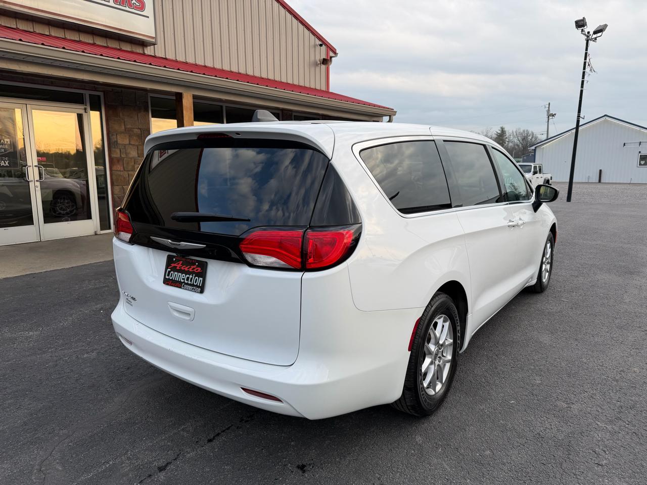 Chrysler Voyager LX FWD 2024