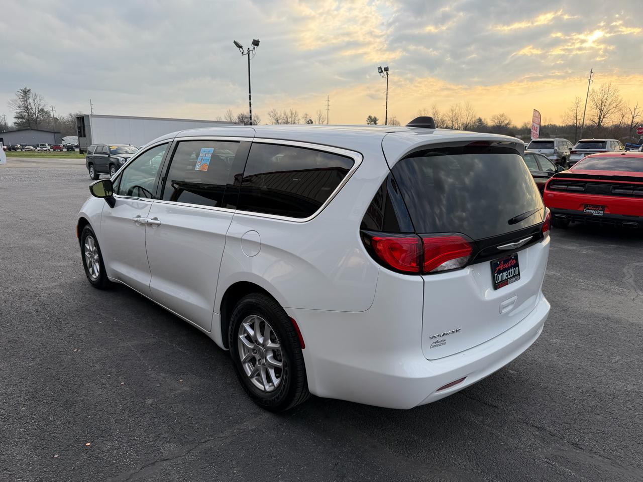 Chrysler Voyager LX FWD 2024