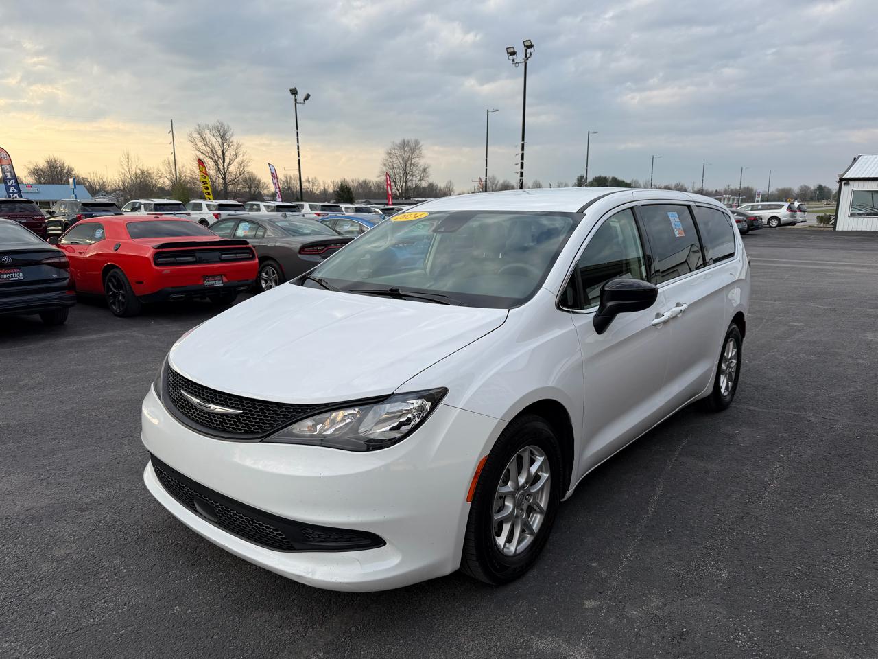 Chrysler Voyager LX FWD 2024