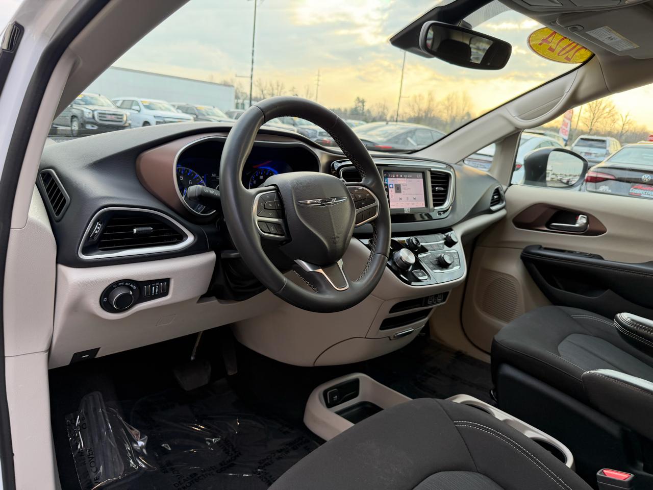 Chrysler Voyager LX FWD 2024