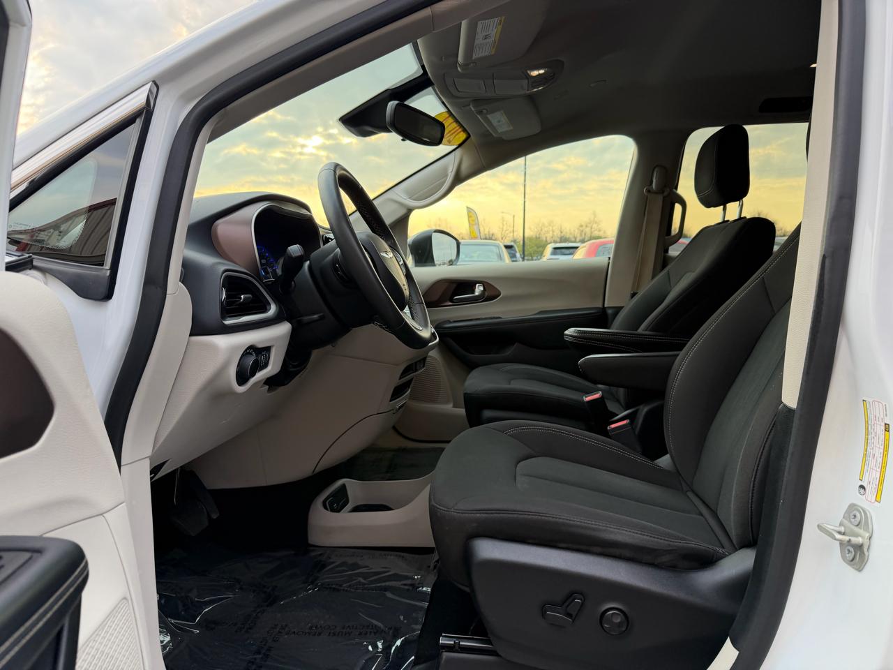 Chrysler Voyager LX FWD 2024