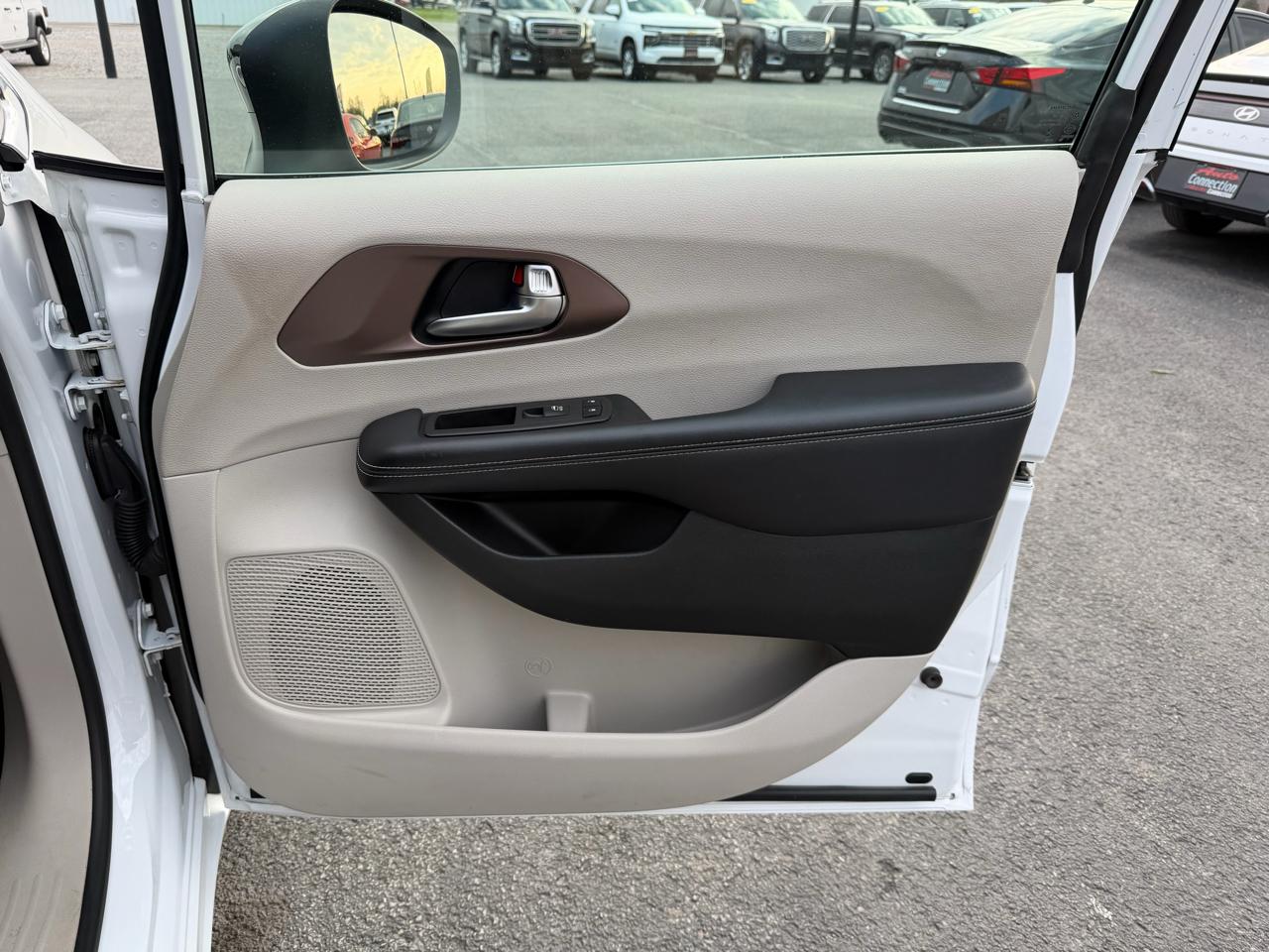 Chrysler Voyager LX FWD 2024