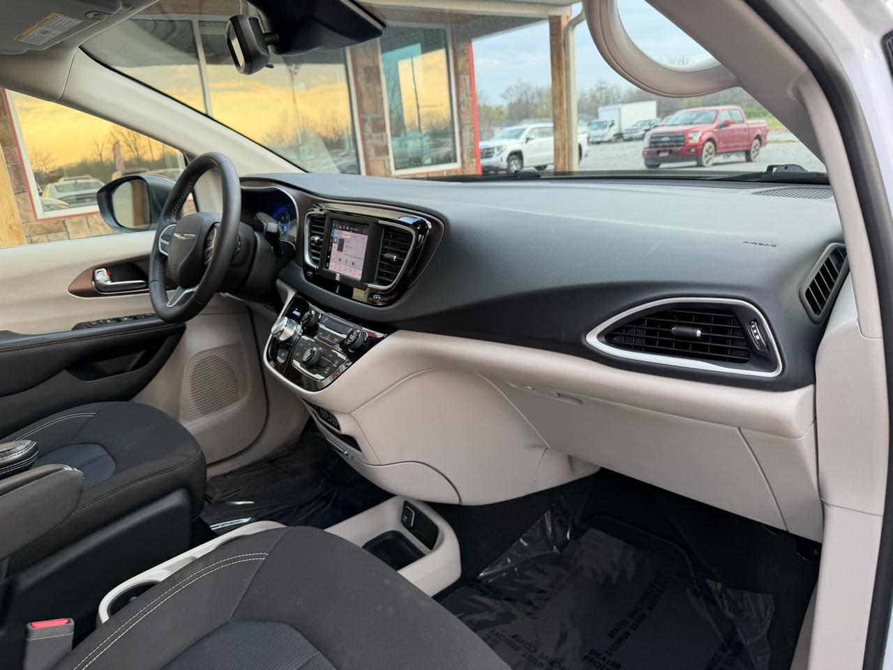 Chrysler Voyager LX FWD 2024