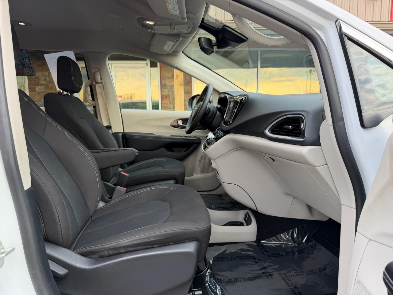 Chrysler Voyager LX FWD 2024