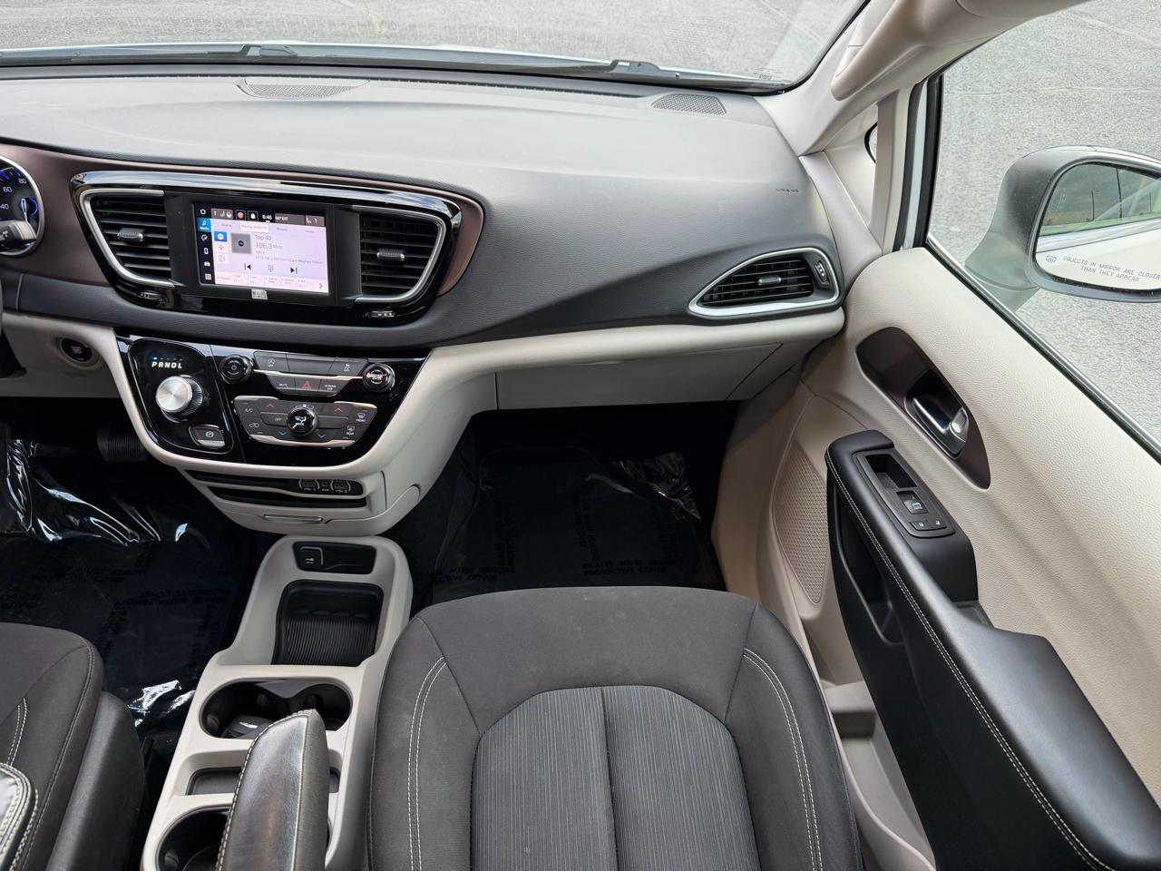 Chrysler Voyager LX FWD 2024