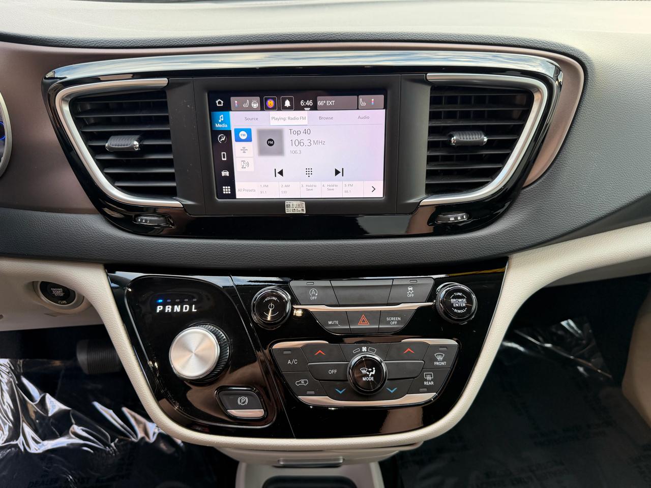 Chrysler Voyager LX FWD 2024