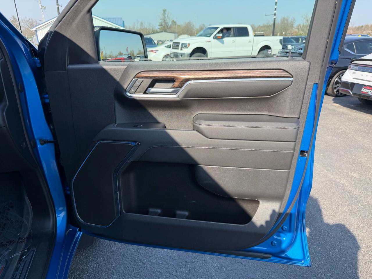 Chevrolet Silverado 1500 4WD Crew Cab 147" RST 2024