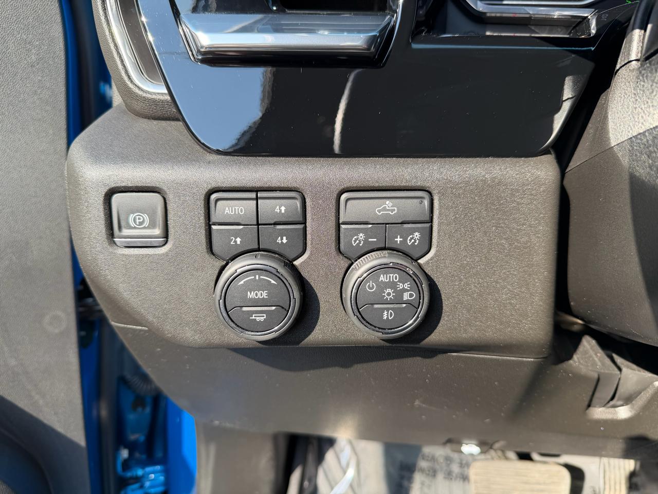 Chevrolet Silverado 1500 4WD Crew Cab 147" RST 2024