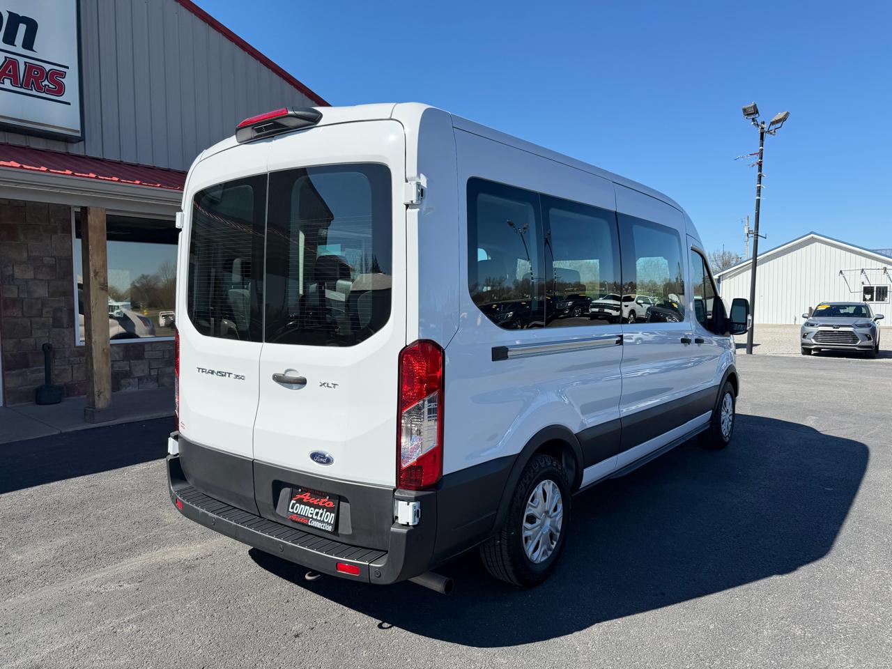Ford Transit Passenger Wagon T-350 148" Med Roof XLT RWD 2022