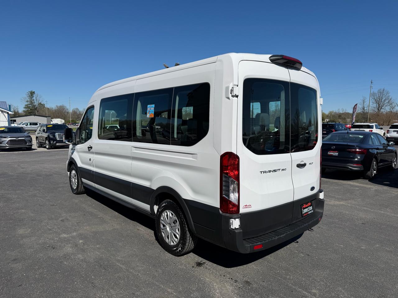 Ford Transit Passenger Wagon T-350 148" Med Roof XLT RWD 2022