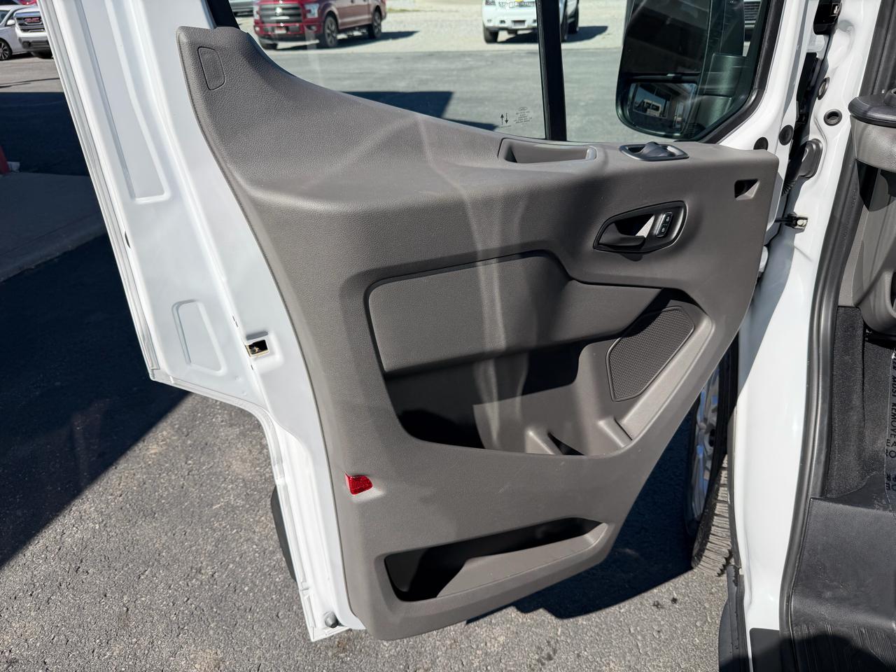 Ford Transit Passenger Wagon T-350 148" Med Roof XLT RWD 2022