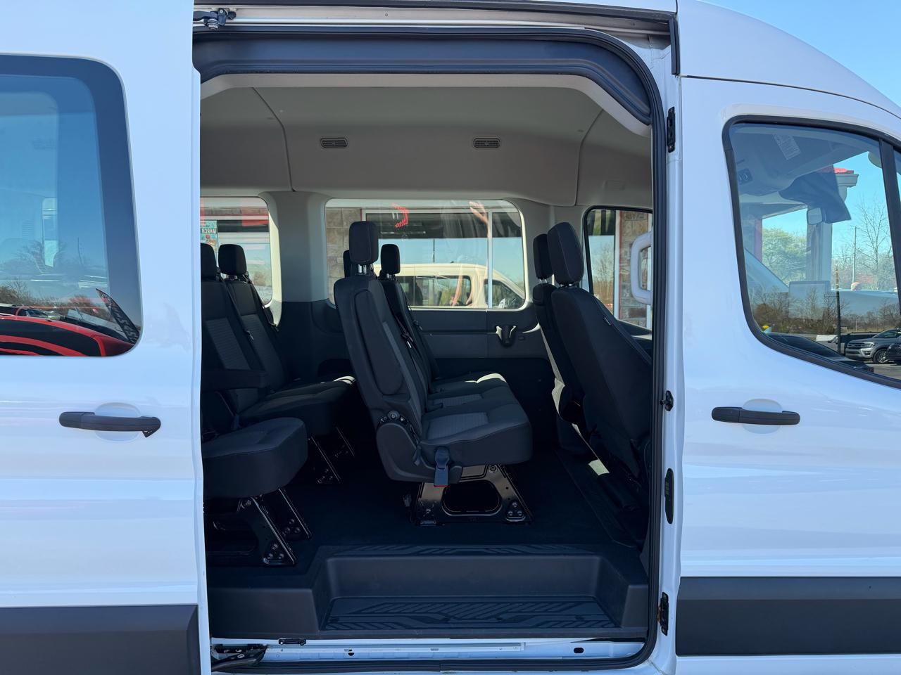 Ford Transit Passenger Wagon T-350 148" Med Roof XLT RWD 2022