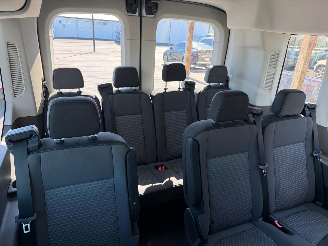 Ford Transit Passenger Wagon T-350 148" Med Roof XLT RWD 2022