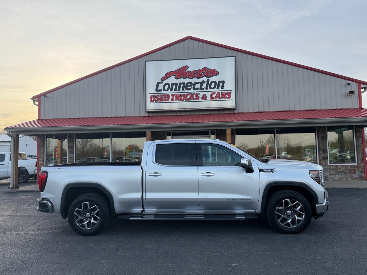 GMC Sierra 1500 4WD Crew Cab 157" SLT 2022