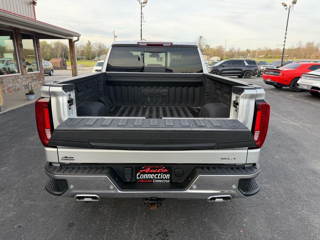 GMC Sierra 1500 4WD Crew Cab 157" SLT 2022