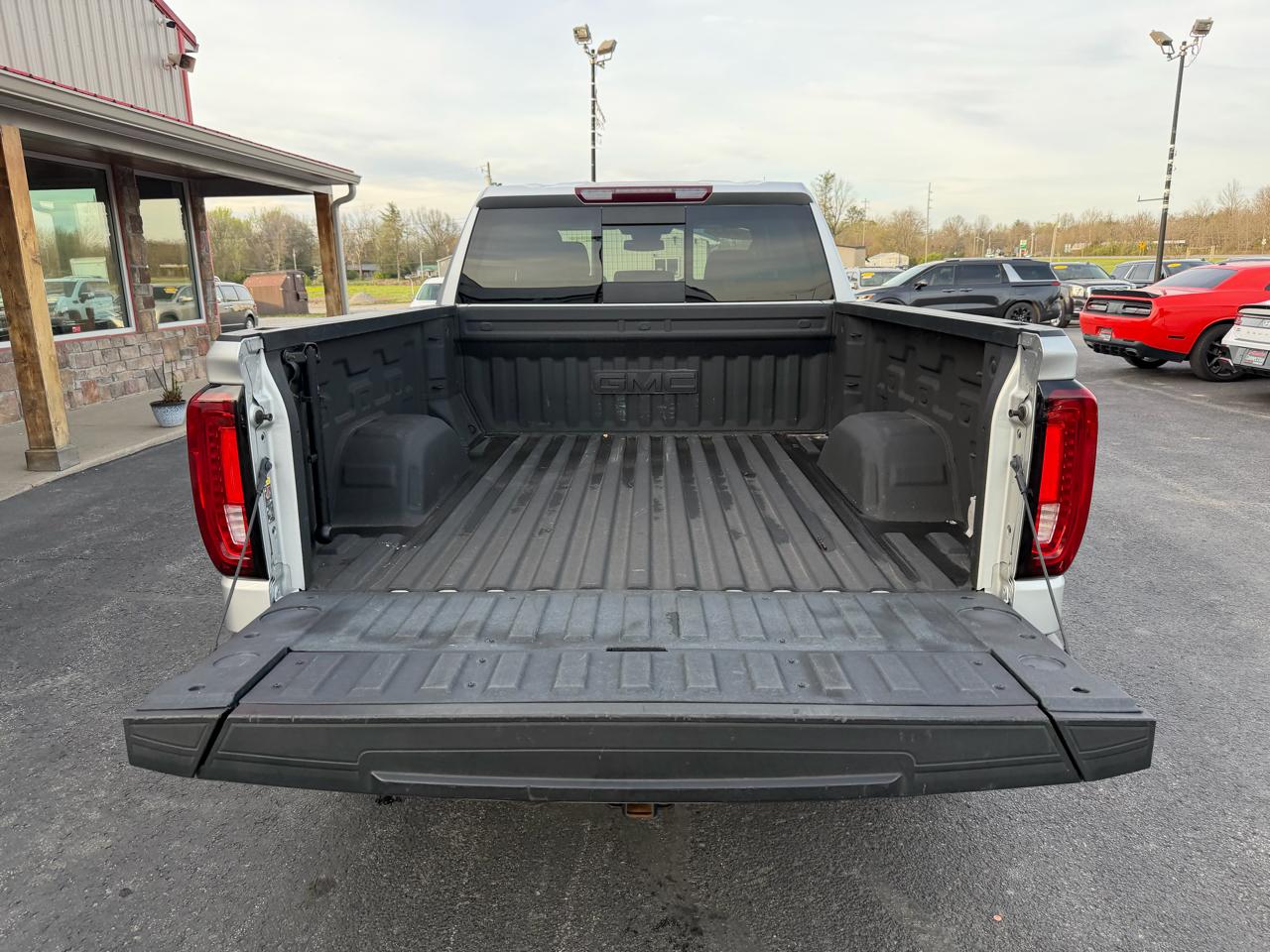 GMC Sierra 1500 4WD Crew Cab 157" SLT 2022