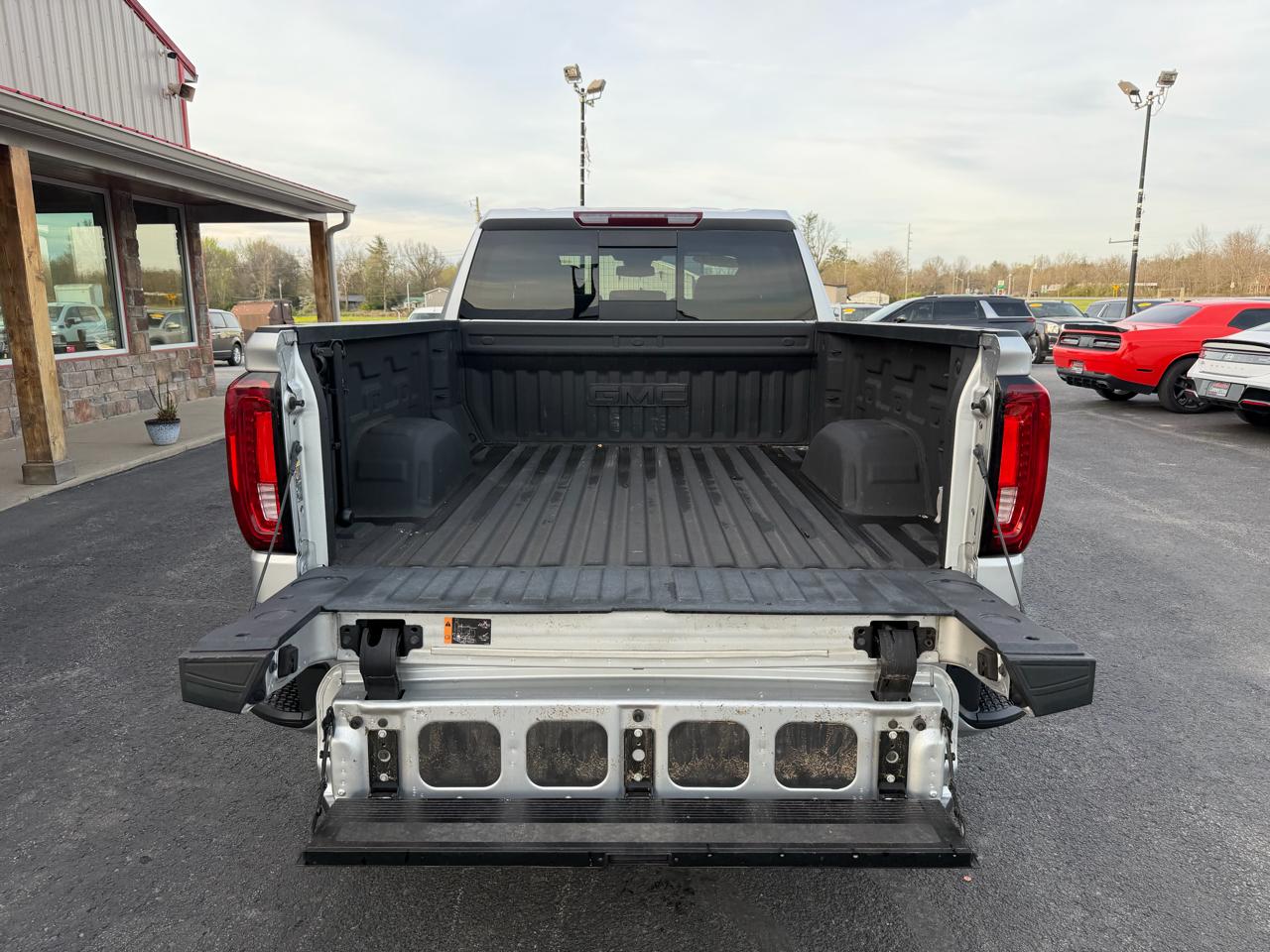 GMC Sierra 1500 4WD Crew Cab 157" SLT 2022